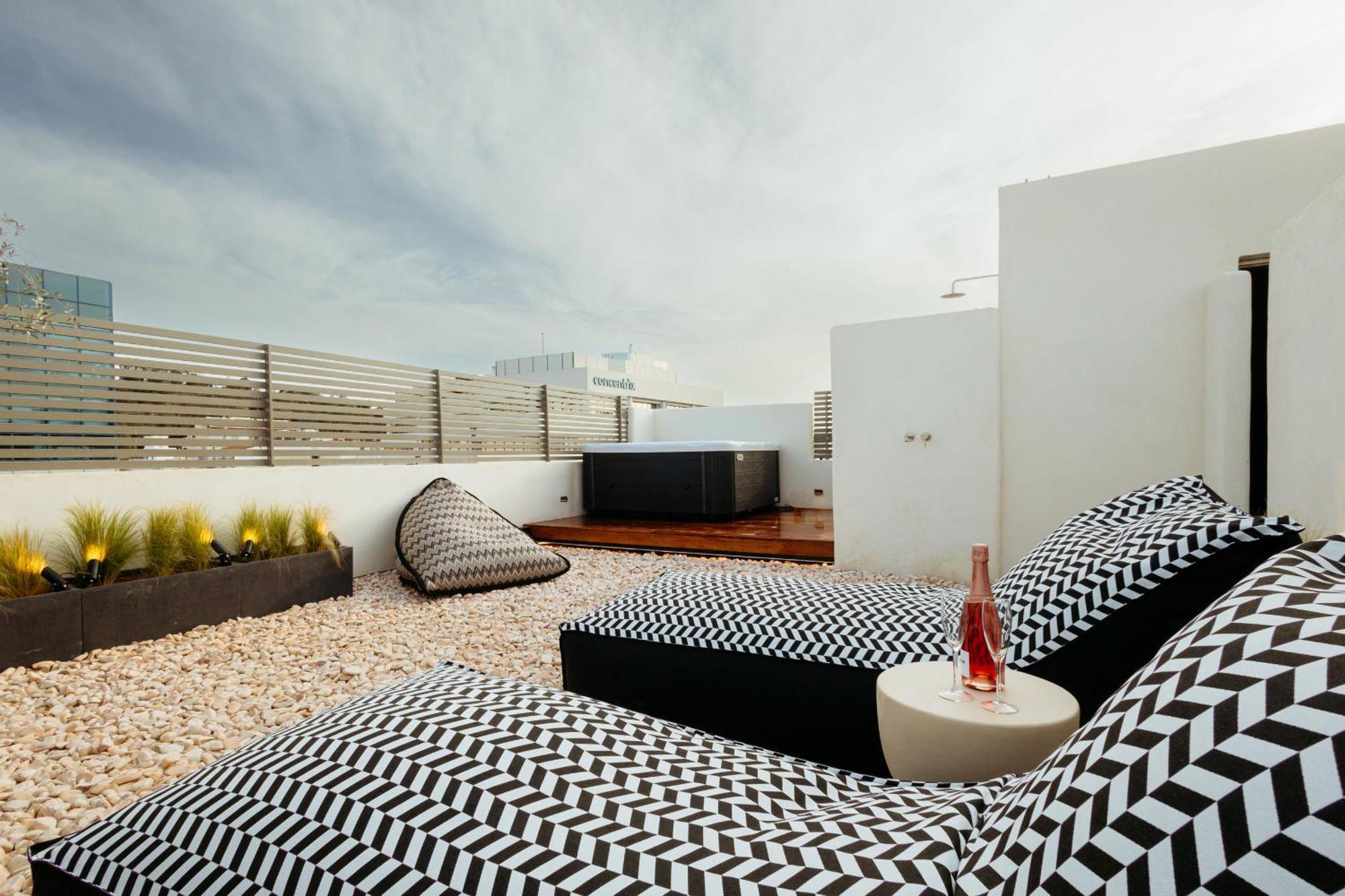 Num Suites & Lofts Athens Luaran gambar
